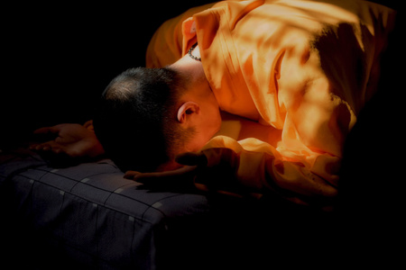 佛像-佛寺-夜景-男人-男性 图片素材