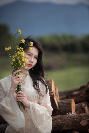 美女-环境人像-蜂蜜首发-女人-女性 图片素材