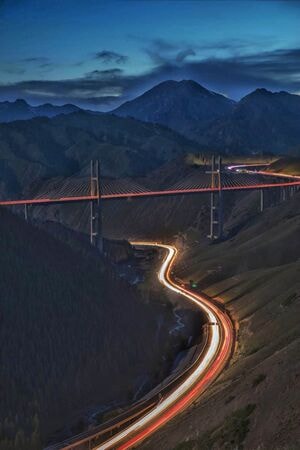 旅行-果子沟大桥-风景-山峰-山脉 图片素材