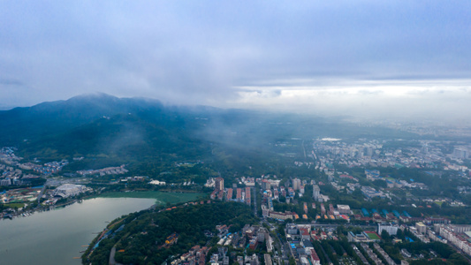你好七月-城市风景-建筑-云天空-天际线 图片素材