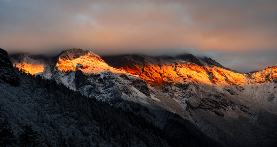 贡嘎-雪山-日照金山-日照金山-山 图片素材