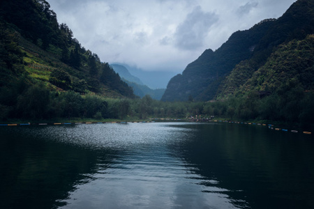 建筑-村落-植物-云雾-水面 图片素材