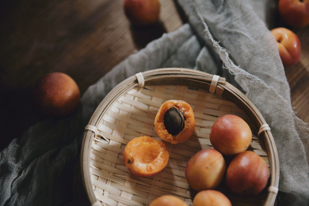 水果-小小的杏-夏日的果实-水果-果实 图片素材