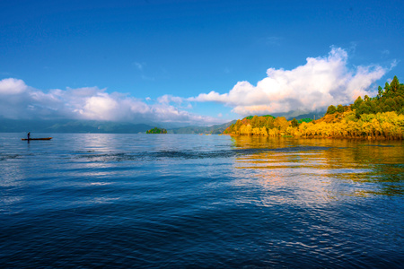 泸沽湖-秋色-光影-自然风光-风景 图片素材
