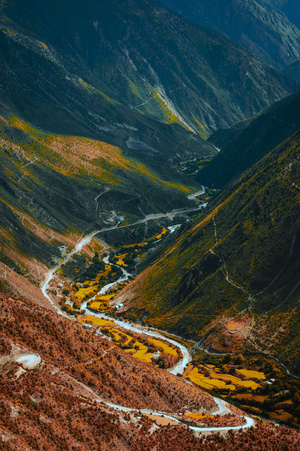 沿途风光-光影-色彩-路-山谷 图片素材