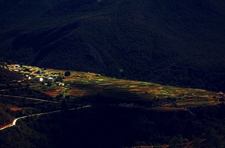 山村-光影-山谷-风景-村庄 图片素材