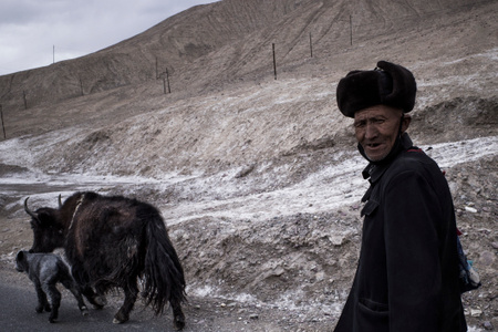 新疆-旅行-男人-男性-老人 图片素材