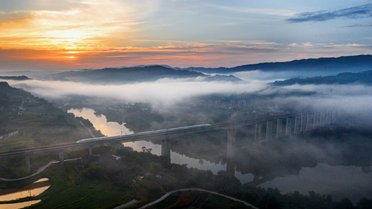 重庆市-云海-河流-阳光-画里画外 图片素材