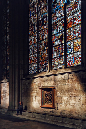 德国-科隆-科隆大教堂-单人-女性 图片素材