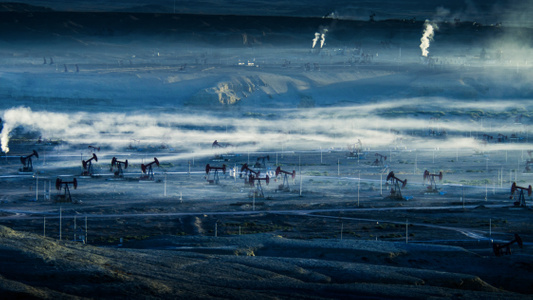 蓝调世界-新疆-油田-风景-抽油机 图片素材