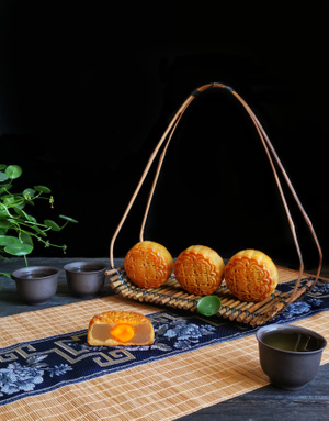 华为手机摄影-静物美食摄影-月饼-记录生活点滴-美食 图片素材