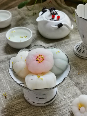 华为手机摄影-记录生活点滴-喜欢一切美好的事-点心-冰皮月饼 图片素材