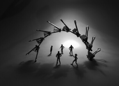 手机摄影-黑白-夹子-长尾夹-玩具人 图片素材