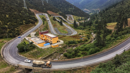 甘孜藏族自治州-拍摄-山间-公路-运输l 图片素材