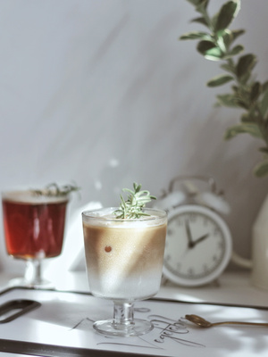 饮料-夏日特饮-咖啡-冰拿铁-美食 图片素材