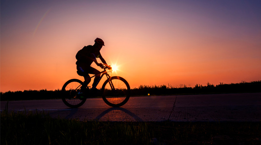骑行-自行车-运动-朝阳-剪影 图片素材