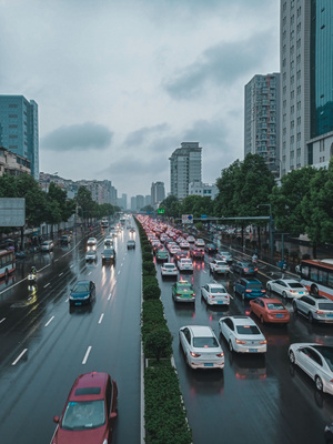 成都市-雨天-小米-手机-纪实 图片素材