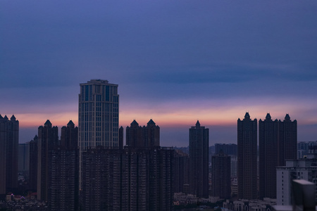合肥市-雨中-路人-雨季-夏天 图片素材