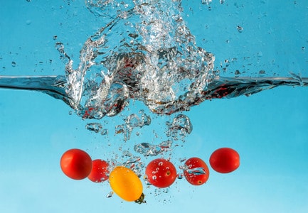 小西红柿-蔬菜-跳水-水-小西红柿 图片素材