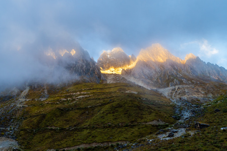 金山-雾-风景-山-山峰 图片素材