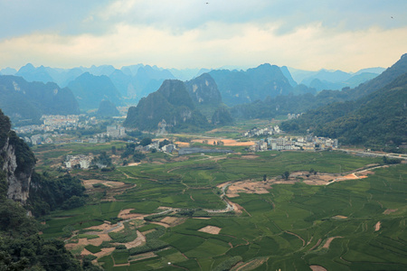 东巴凤-广西-骑行-风景-城镇 图片素材