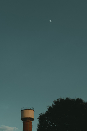 我要上封面-北京市-夜晚-月亮-天空 图片素材