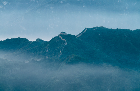 早霞-天空-雾-雨后-长城 图片素材