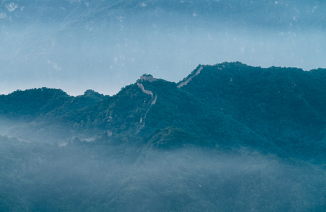 早霞-天空-雾-雨后-长城 图片素材