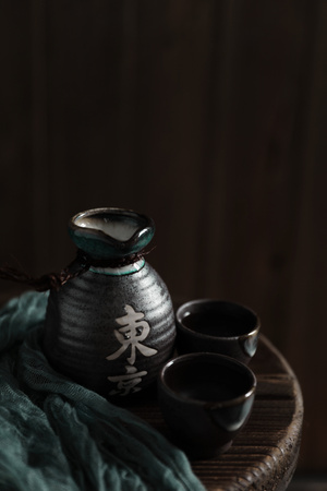 酒-静物拍攝-美食静物攝影-日本清酒-铁砂酒器 图片素材