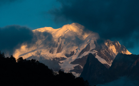 日出-雪山-野外-天空-旅行 图片素材