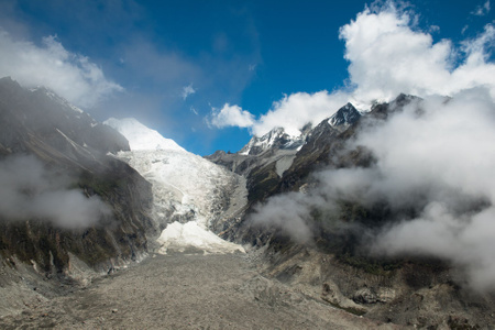 云彩-雪山-天空-旅行-甘孜藏族自治州 图片素材
