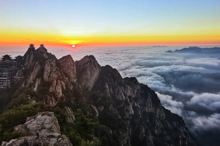 南阳市-华为手机摄影-风景-云雾-山谷 图片素材
