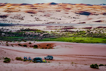 你好2020-在路上-沙漠-越野车-自驾游 图片素材
