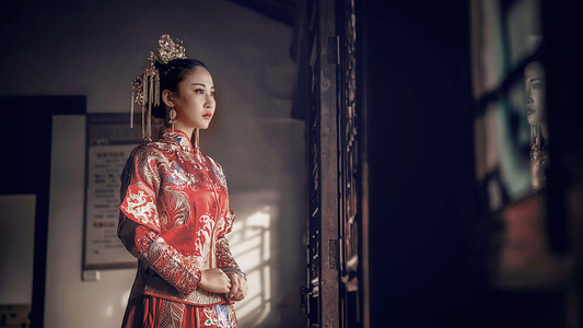 环境人像-秀禾-女人-女性-美女 图片素材