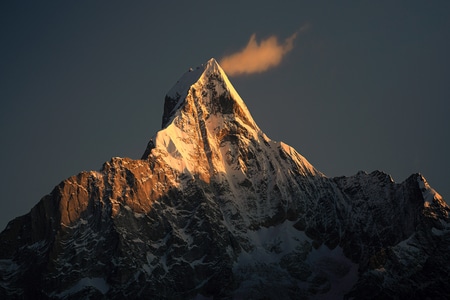 阿坝藏族羌族自治州-幺妹峰-阳光-四姑娘山-山峰 图片素材