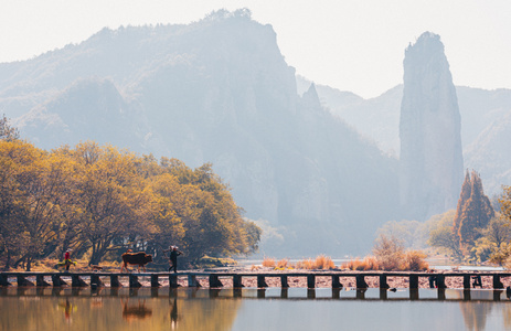 丽水市-古堰画乡-瓯江-鼎湖峰-岩下石头村 图片素材