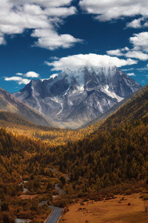 蓝色-银山-日照金山-自然-风光 图片素材