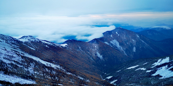 太白山-秦岭-蓝调-南北分水岭-山顶雪景 图片素材