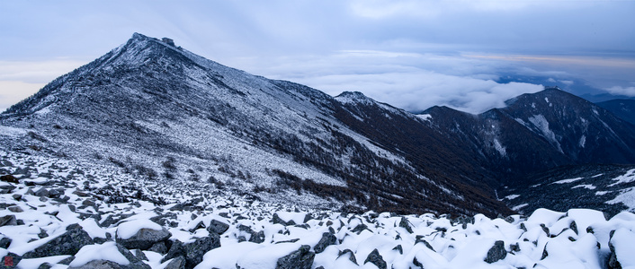 南北分水岭-太白山-秦岭-山顶雪景-太白山 图片素材