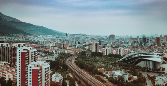 城市-记录-泰安市-视角-爬楼 图片素材