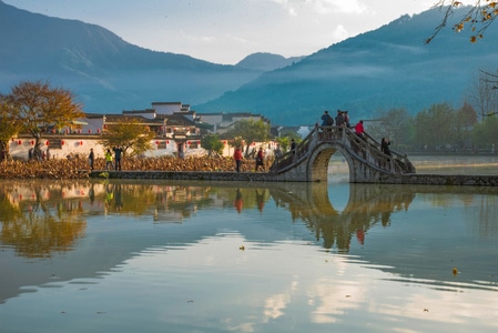 建筑-河流-秋色-彩色-桥 图片素材