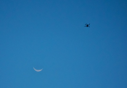 月亮-天空-天空-蓝天-自然 图片素材