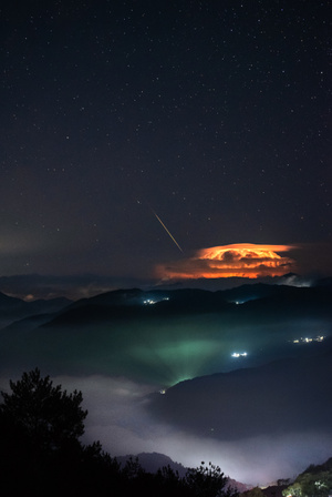 七工匠-流星-雷暴-星空-云海 图片素材