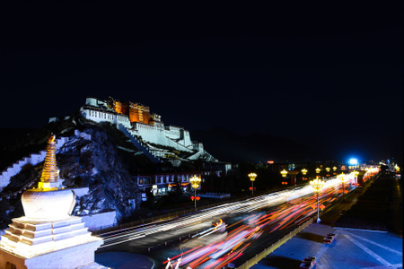 西藏-拉萨-布达拉宫-夜景-车轨 图片素材