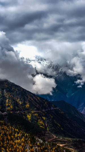 西藏-多云-214国道-红拉山-雪景 图片素材