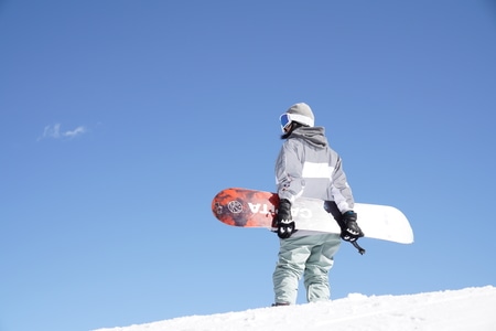 人像-旅行-运动-滑雪者-背影 图片素材