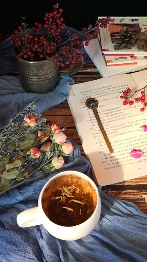 宅家-静物拍摄-午后阳光-花束-书 图片素材