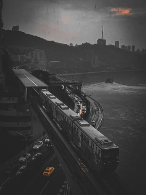 重庆市-黑橙调色-城市-重庆-轻轨 图片素材