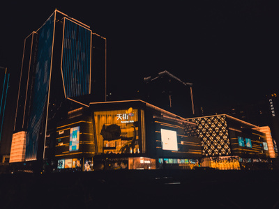 带相机的机师作品-手机摄影-暗调-城市-城市风光 图片素材