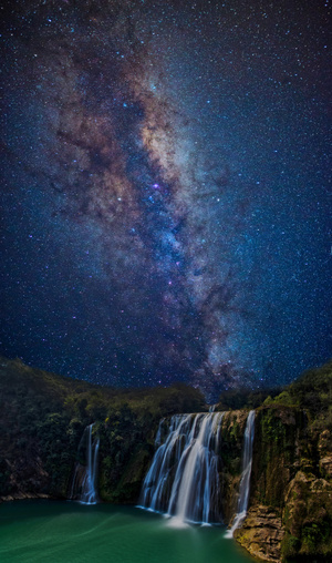 星空-银河-瀑布-九龙瀑布-罗平 图片素材